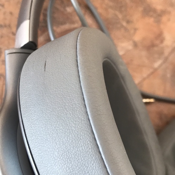 JBL Bluetooth headphones - Picture 11 of 15